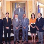 Miembros de la cúpula empresarial representados de la AIRD, junto al presidente Danilo Medina en el Palacio Nacional.