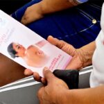 Las participantes recibieron material informativo durante la jornada.