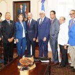 Miembros de la comunidad evangélica, junto al presidente Danilo Medina, en el Palacio Nacional.