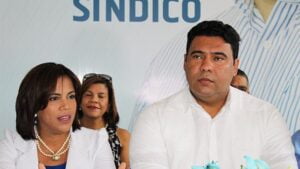 Rafael BarÃ³n Duluc, candidato a la alcaldÃ­a de HigÃ¼ey por el BIS, junto a su compaÃ±era de boleta Yesenia Guerrero (TÃ­a Yessy).