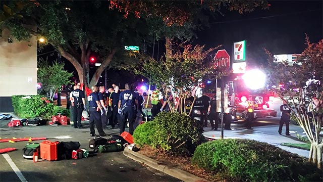 Las autoridades de seguridad y los organismos de investigación en Orlando, Florida, mientras trabajaban minutos después del atentado terrorista.