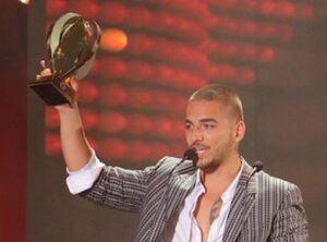 Maluma mientras recibÃ­a uno de sus premios. 