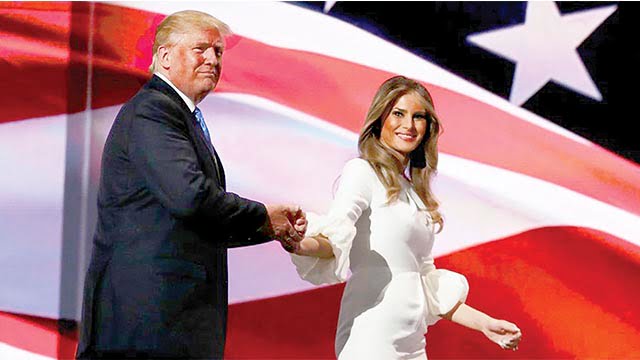 Donald Trump junto a su esposa Melania Trump en la Convención Republicana.