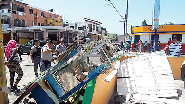 Desalojo de vendedores en La Romana.