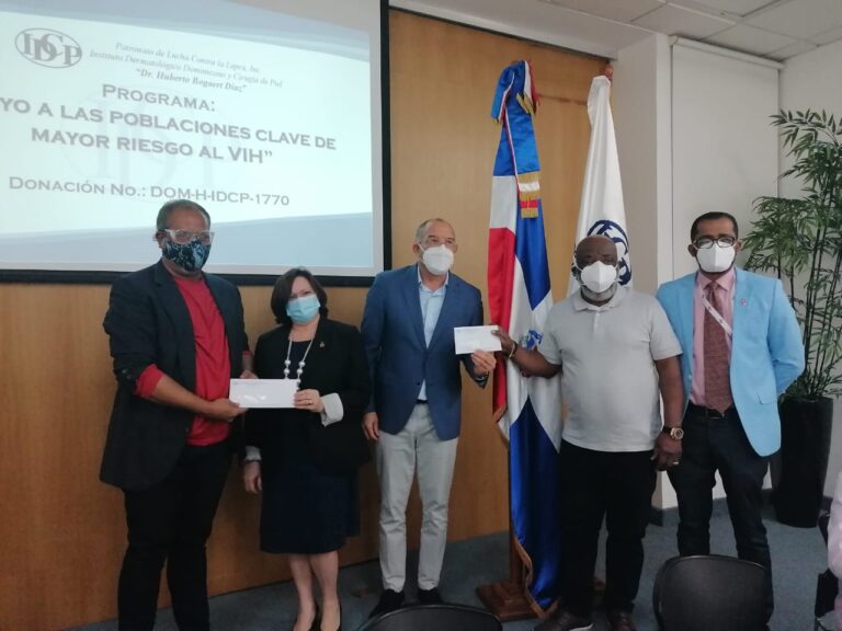 Dermatológico entrega 30 millones de pesos para reforzar la prevención del VIH