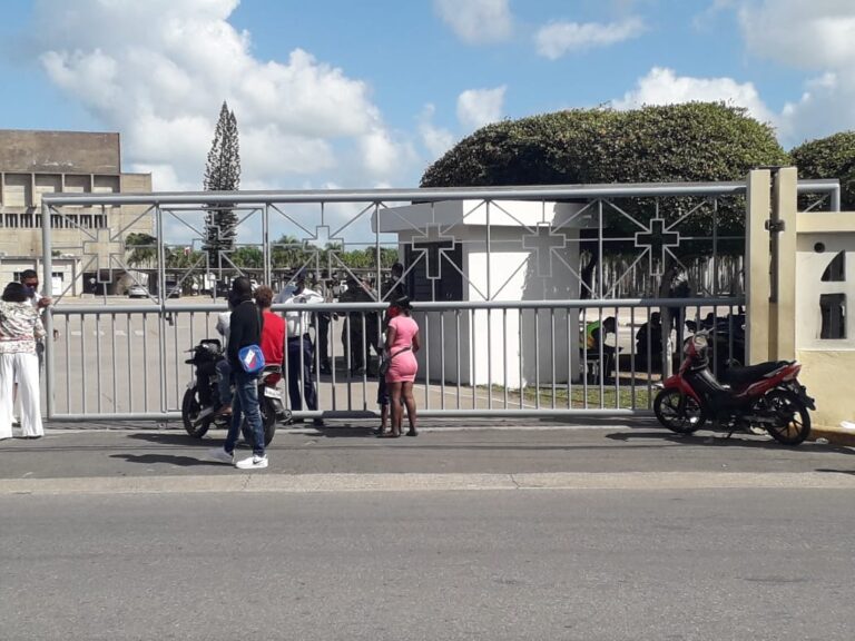 Hoy no hay acceso a la Basílica Nuestra Señora de La Altagracia