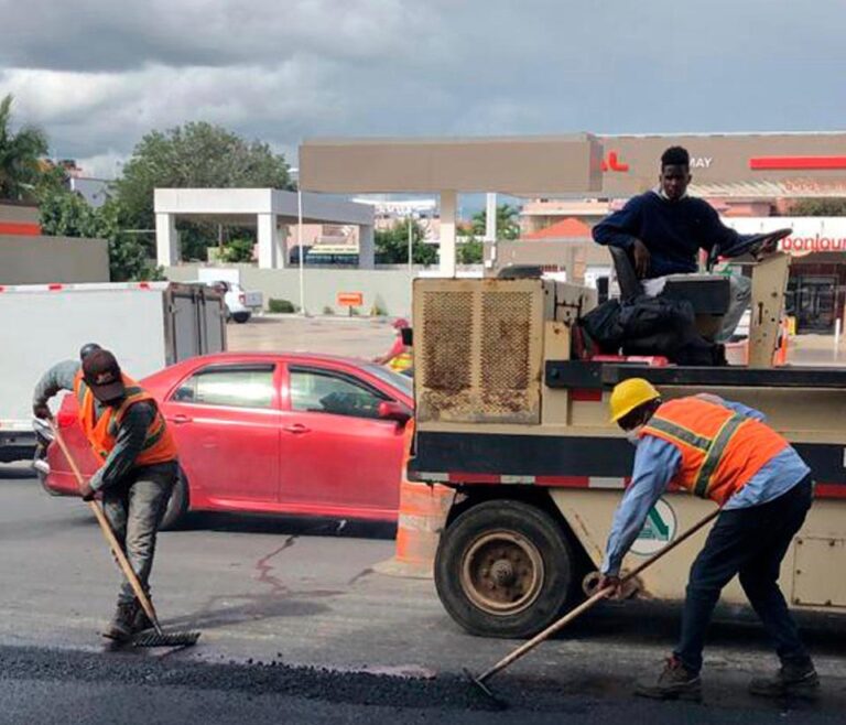 Supervisan trabajos de asfaltado en carretera Romana – San Pedro