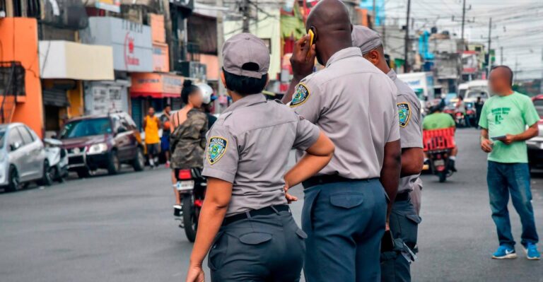 Largas jornadas preventivas por covid-19 se evidencian en el agotamiento de policías