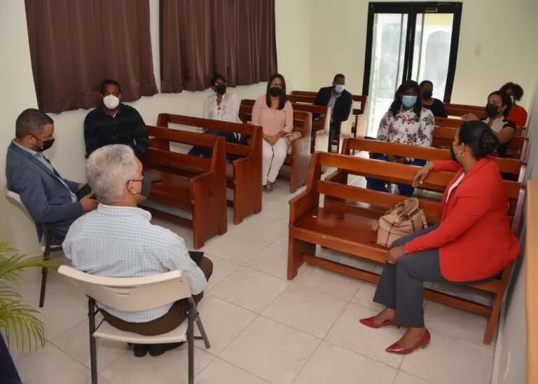 Ex directores educativos analizan desarrollo de la educación en el Este