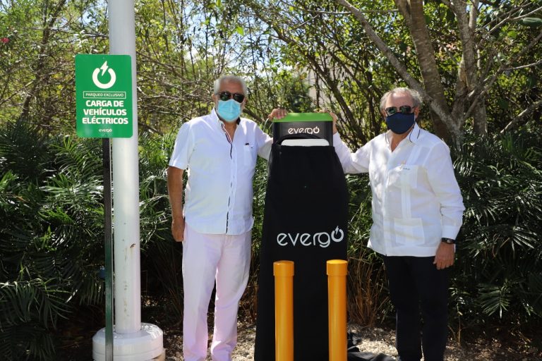 Grupo Puntacana instala tres estaciones de carga para vehículos eléctricos Evergo