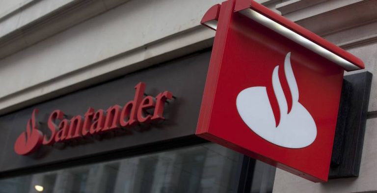 Filial del banco Santander en el Reino Unido distribuye 130 millones de libras por error