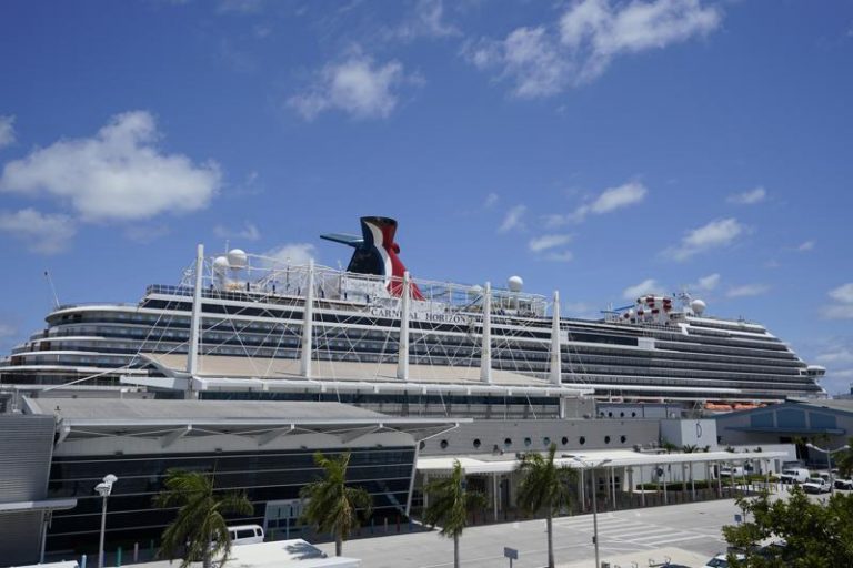 Investigan cruceros en Florida por contagios de Covid-19