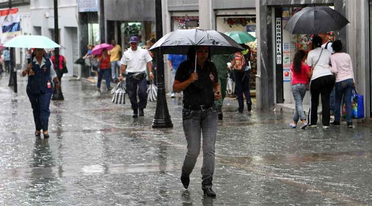 Continúan las alertas de lluvia durante la víspera de navidad