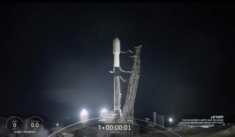 Lanzan al espacio cohete SpaceX con 52 satélites Starlink