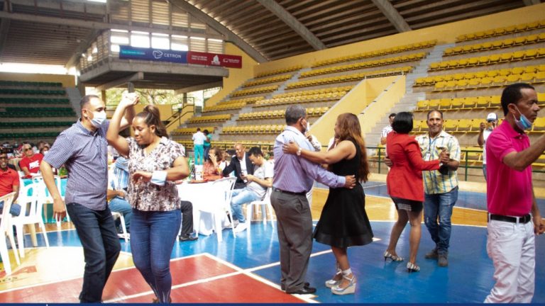 Gobernación de SPM, agasaja con almuerzo navideño a presidentes de juntas de vecinos y Líderes Comunitarios