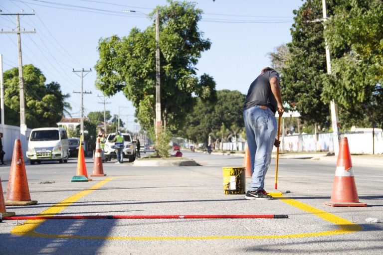 Alcaldía de SPM realiza operativo de señalización y colocación de reductores de velocidad