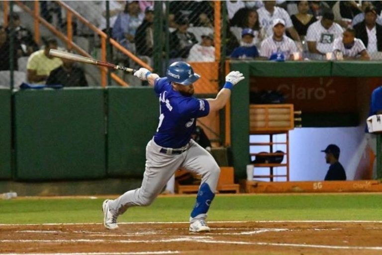 Tigres del Licey blanquean a Los Toros del Este en el Corral