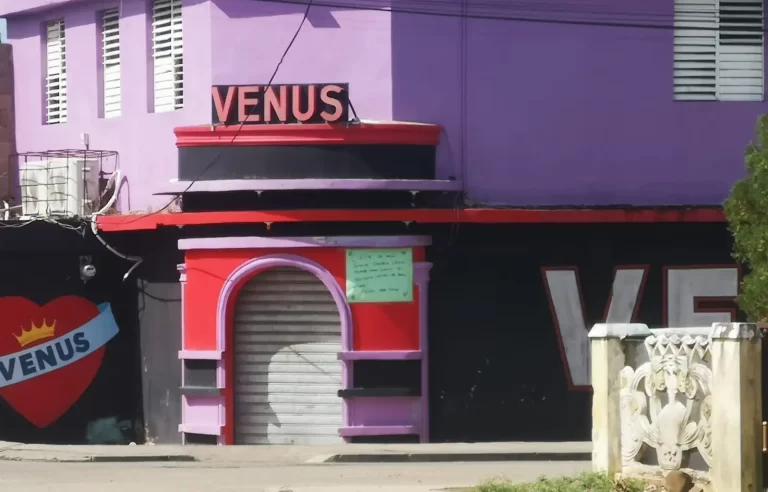 Un muerto y dos heridos por tiroteo en discoteca Venus