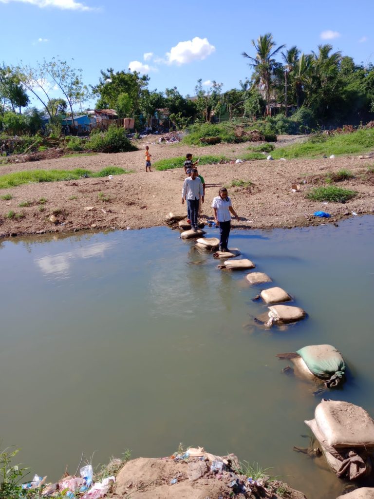 Construirán puente que facilitará acceso a los estudiantes de la escuela Ángel Meriño