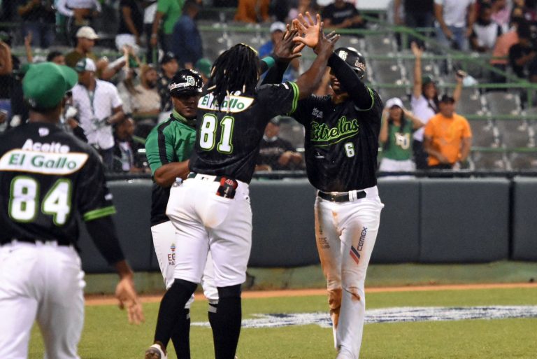 Estrellas Orientales se enfrentarán a El Licey en las finales del Torneo de Béisbol Otoño-Invernal