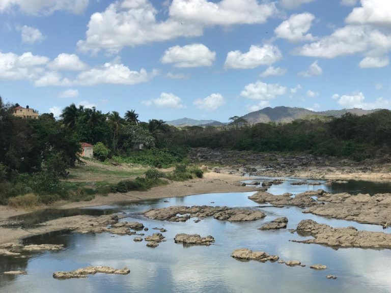 La contaminación le robó el encanto al río Soco en El Seibo