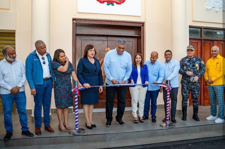 Inauguran edificio remodelado de la Gobernación La Romana