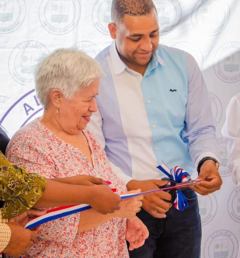 Inauguran parque Profesora Ludin Lugo en San Pedro de Macoris