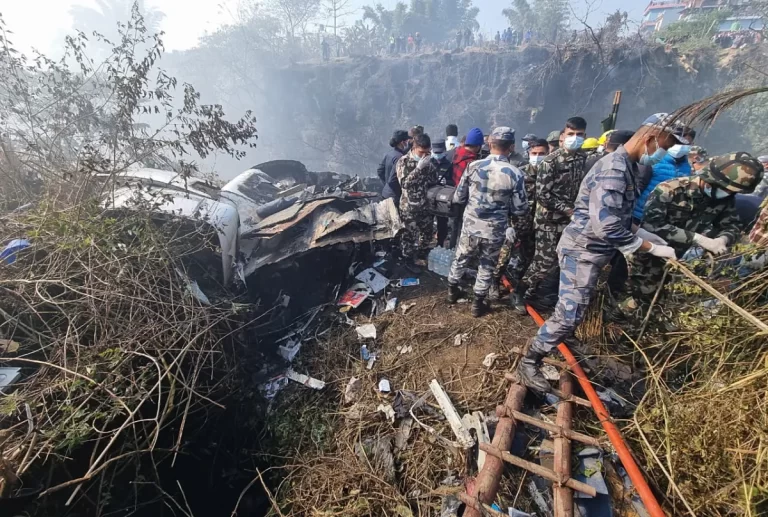 Confirman el hallazgo de 68 cadáveres tras siniestro de avión en Nepal