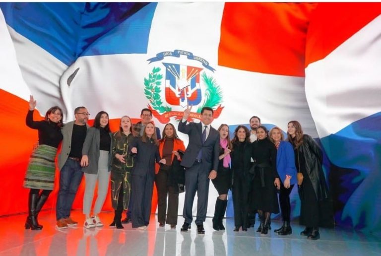 Presentan equipo del Ministerio de Turismo que presentó al país en Fitur 2023