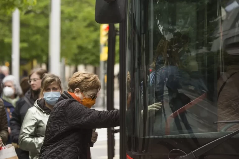 España descontinuará el uso obligatorio de mascarillas