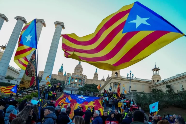 Independentistas protestan por acuerdo entre España y Francia