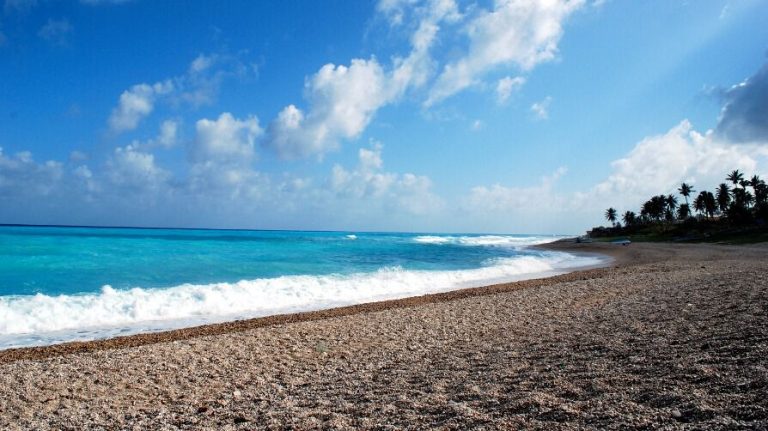 Turismo inicia transformación de playas de Barahona