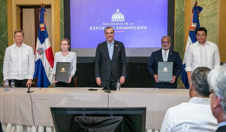 RD firma nuevo acuerdo de transporte aéreo con Canadá