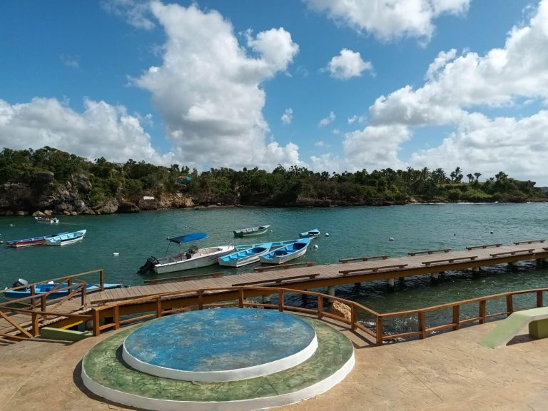 Muelle turístico inaugurado en Boca de Yuma beneficiará a decenas de familias