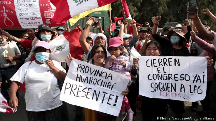 Condenan a 30 meses de prisión a supuesta convocante de protestas en Perú