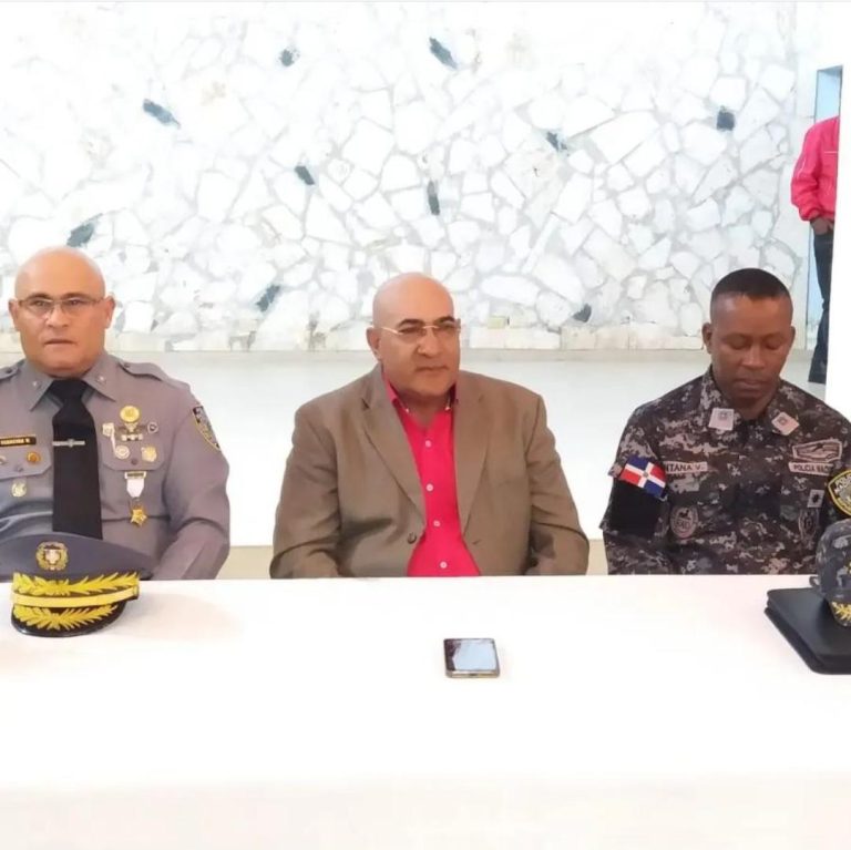 Director regional de la Policía Nacional sostiene encuentro en El Seibo