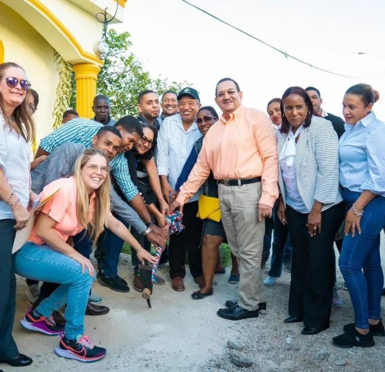 Inician construcción de aceras y contenes en barrios hatomayorenses