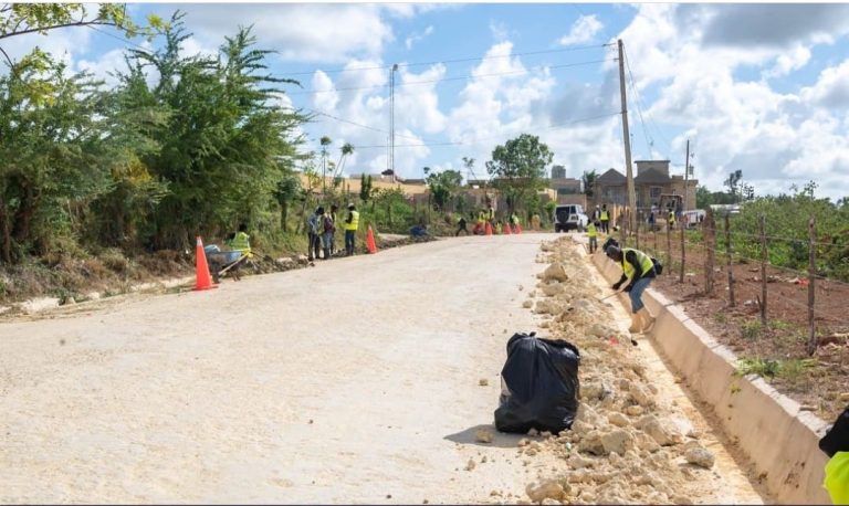 Alcaldía de Higüey agiliza construcciones en Los Rosales y Doña Fema