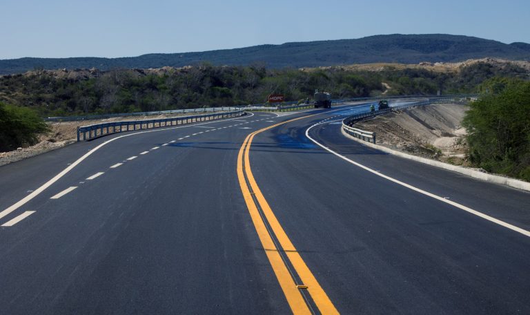 A pocos minutos de inaugurada carretera de Circunvalación de Azua, se registra primer accidente