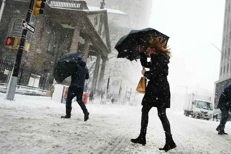 Cancelan 2500 vuelos por tormenta invernal en Estados Unidos