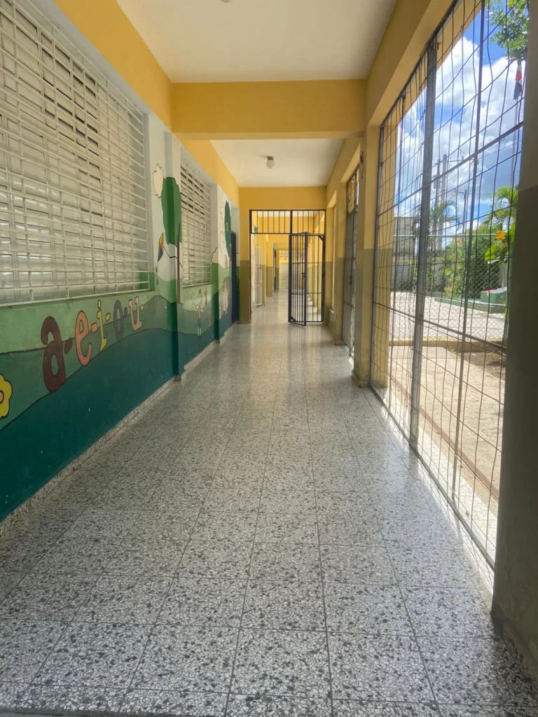 En escuela Mamá Tingó de Higüey se intoxican 21 estudiantes