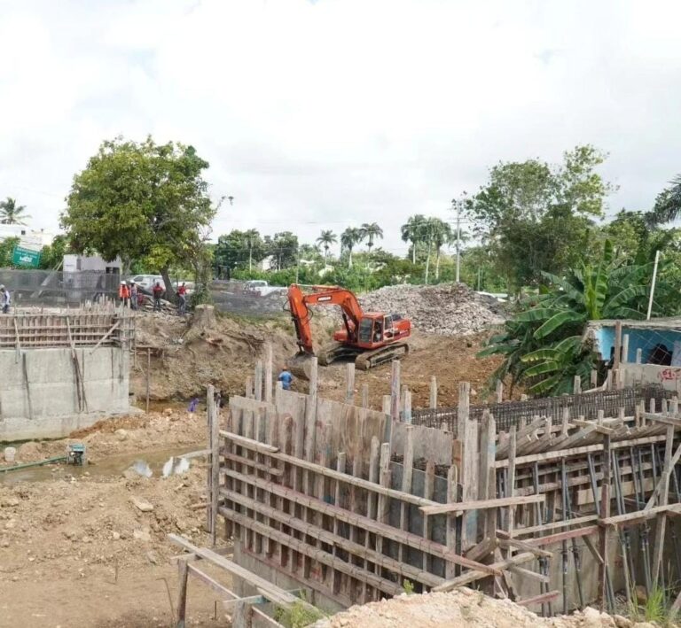 Ministro de Obras Públicas recorre trabajos en La Altagracia