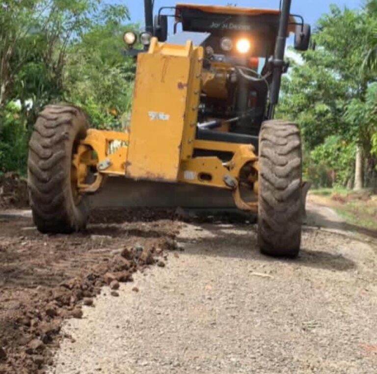 Reanudan construcción de carretera en Sabana de la Mar