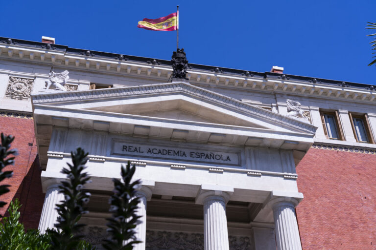 Real Academia Española incluye nuevas palabras en el diccionario