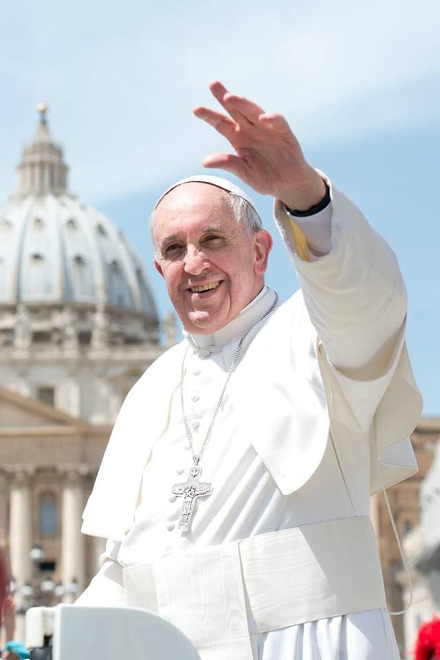 El papa francisco está de fiesta