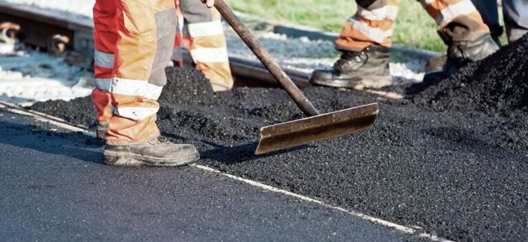 Comunitarios en Punta de Garza reciben asfaltado de calles tras 20 años de reclamo