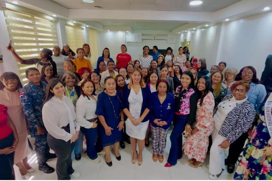 Realizan consulta en La Romana sobre condición jurídica y social de las mujeres